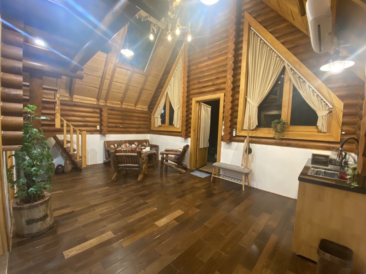 024.nhung kieu nha go bao loc dep de nghi duong khoa lam group