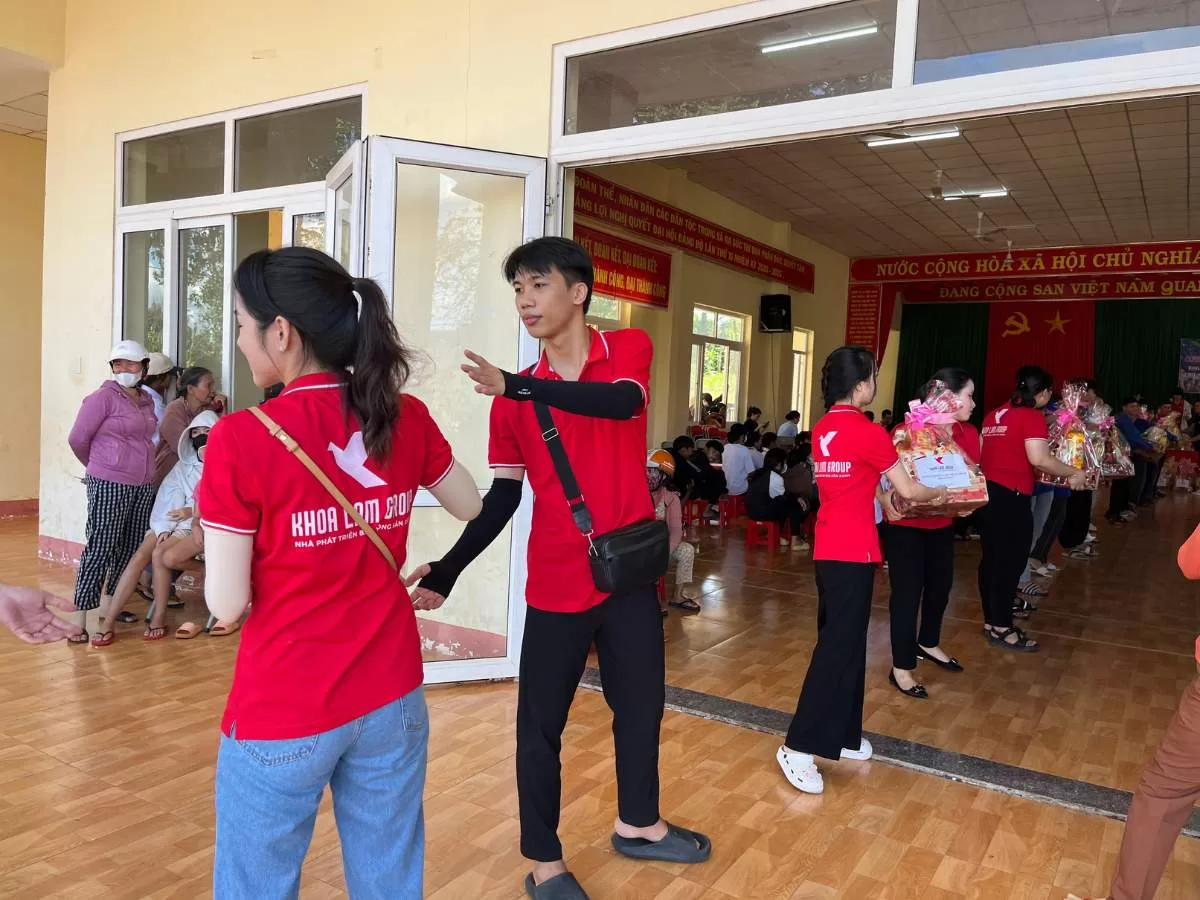 2 Ngày 4 Xã 600 phần quà - Chắp cánh ước mơ đến trẻ em tỉnh Đăk Lắk hoat dong tinh nguyen tai tinh dak lak 4 jpg