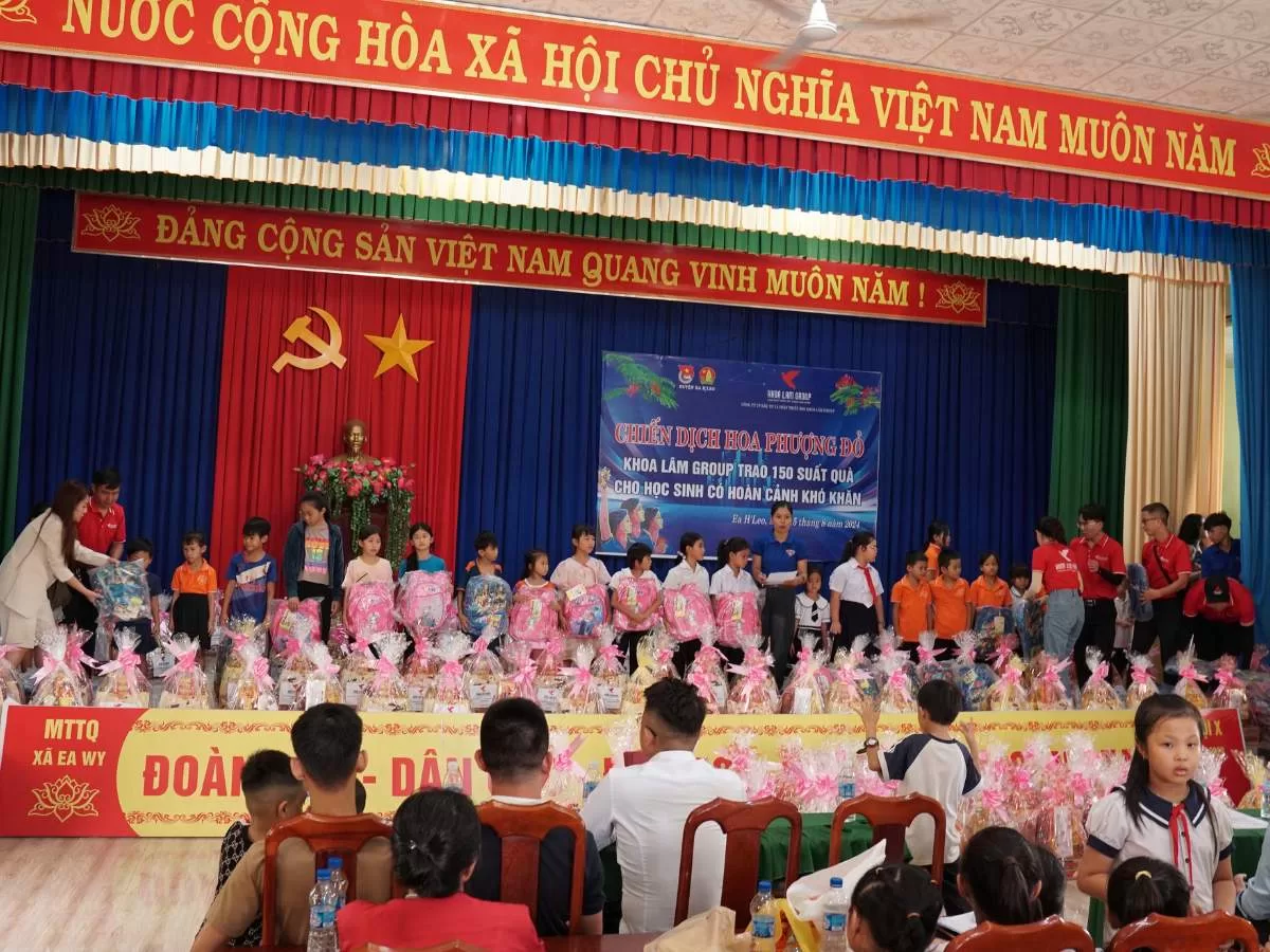 2 Ngày 4 Xã 600 phần quà - Chắp cánh ước mơ đến trẻ em tỉnh Đăk Lắk hoat dong tinh nguyen tai tinh dak lak 9 jpg