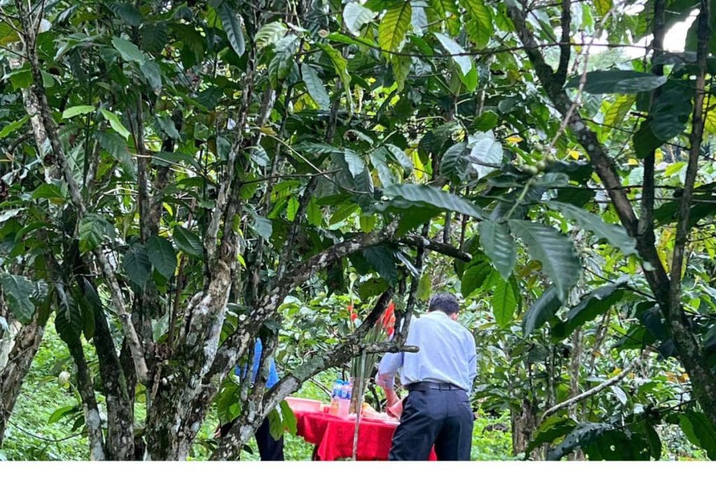 cư dân làng oa bảo lộc cúng lễ động thổ