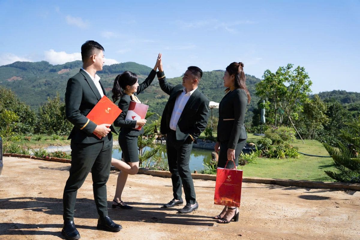 Khoa Lâm Group luôn đồng hành cùng khách hàng trên mọi nẻo đường