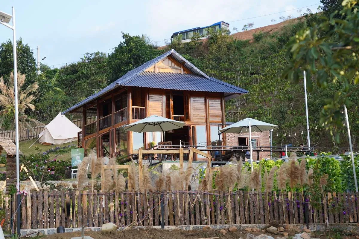 Nhà cộng đồng Làng Oa Bảo Lộc