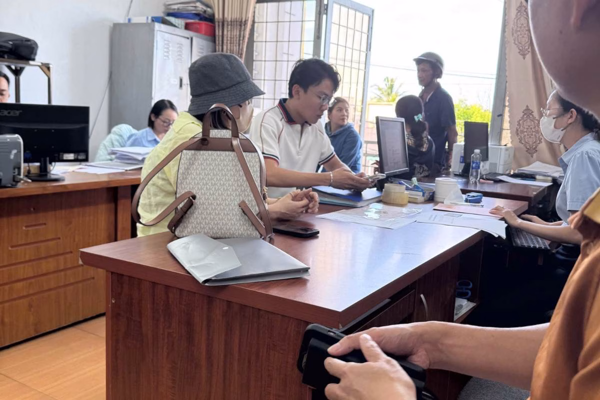Khoa Lâm Group cùng cư dân thực hiện thủ tục pháp lý tại ủy ban xã Bảo Lôc, Lâm Đồng