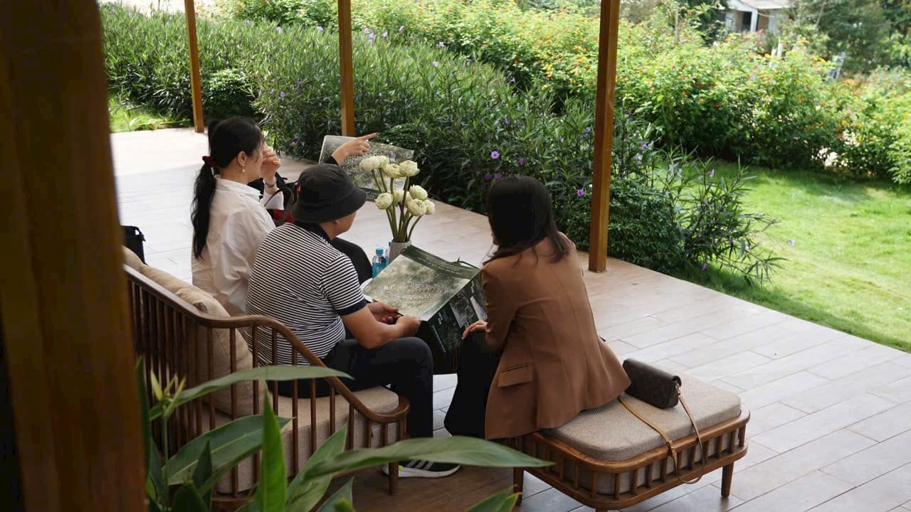 Pháp Lý Làng Oa Bảo Lộc: Sổ Hồng Riêng 100%, Công Chứng Ngay khach hang trai nghiem 2n1d tai aman cloud