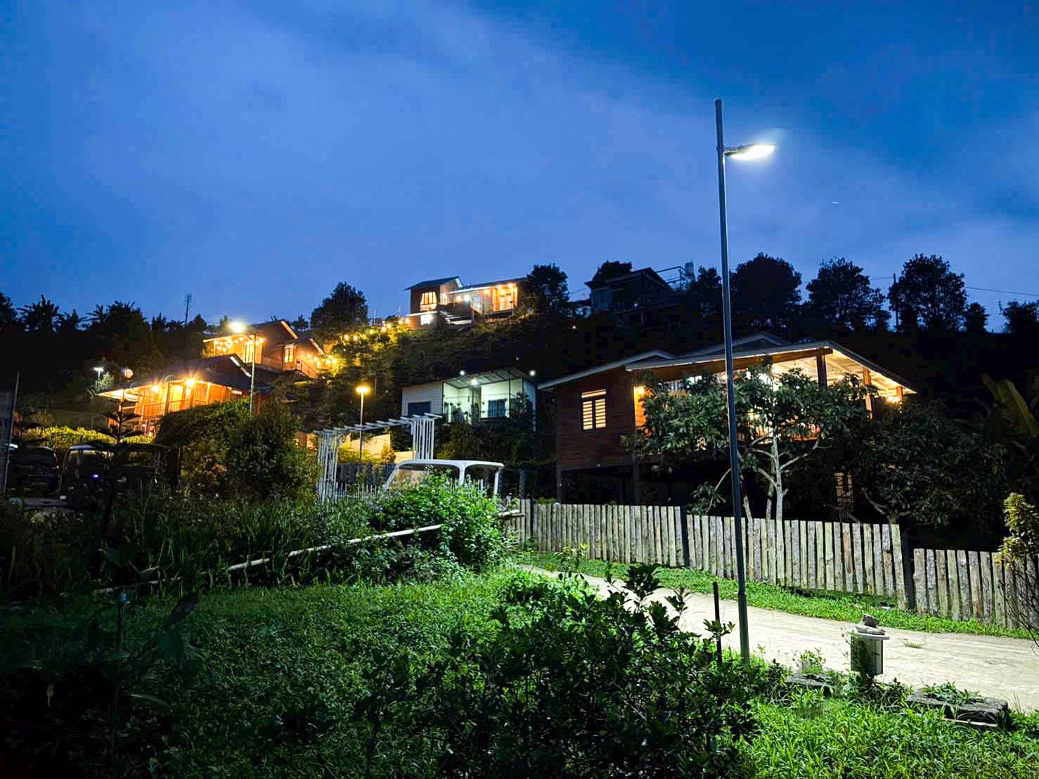 Làng oa là gì? Nơi người thành phố tìm thấy ngôi nhà thứ hai ở bảo lộc Làng Oa Bảo Lộc: Mua Đất Hay Mua Lối Sống? – Góc Nhìn Từ Người Đã Chọn Tin Tưởng