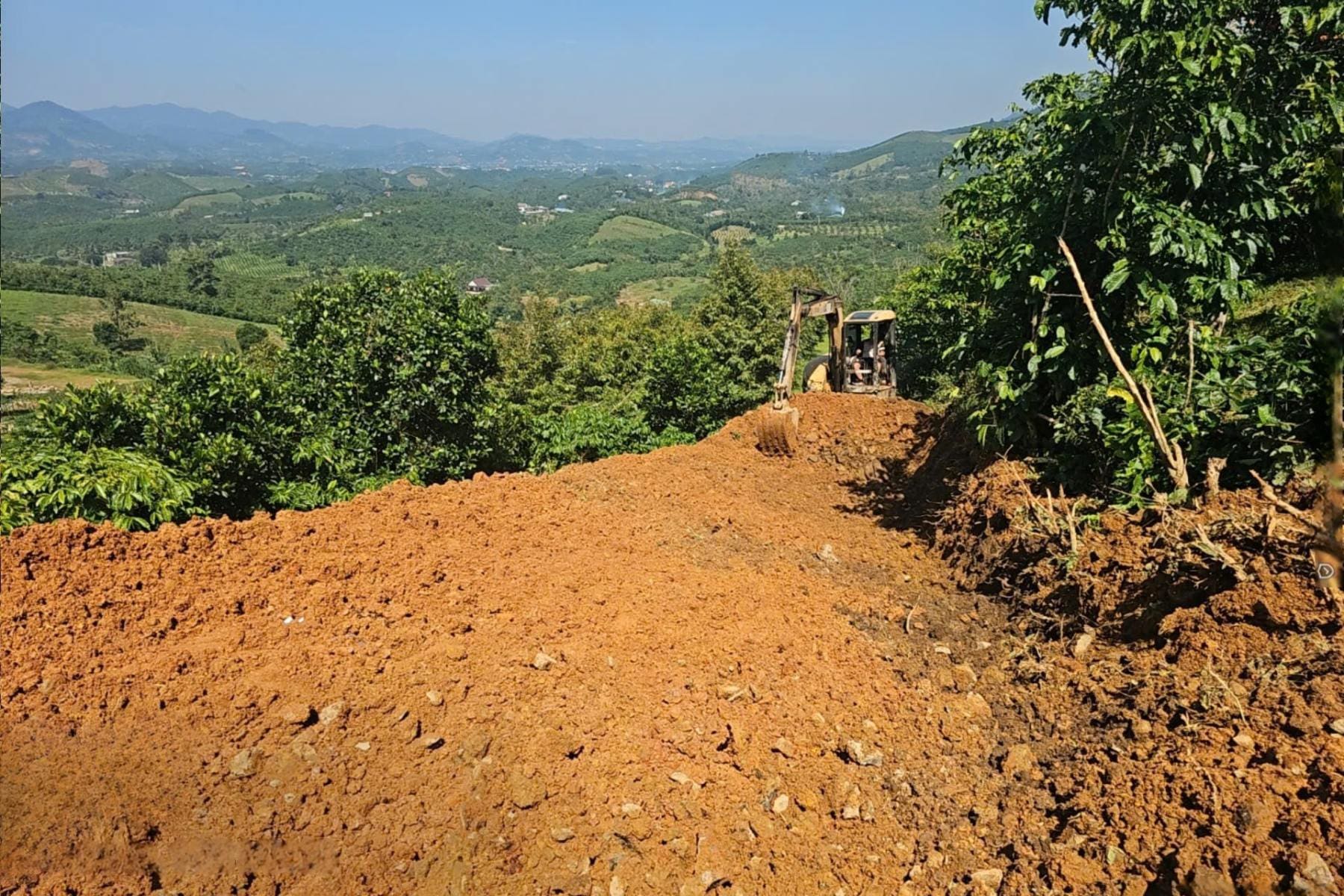 Thi công đường kết nối cụm tiện ích Làng Oa Retreat và phân khu Làng Oa Cloud