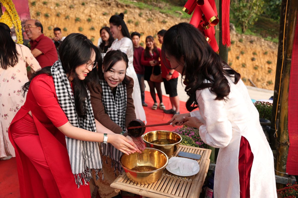Khoa Lâm Group chào đón cư dân về "Làng"
