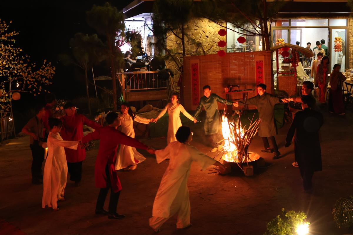 Đêm lửa trại cùng cư dân aman Bảo Lộc tại Làng Oa Retreat