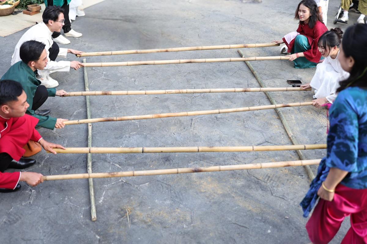 Hoạt động trải nghiệm nhảy sạp tại sự kiện Tết rồi về Làng thôi 3