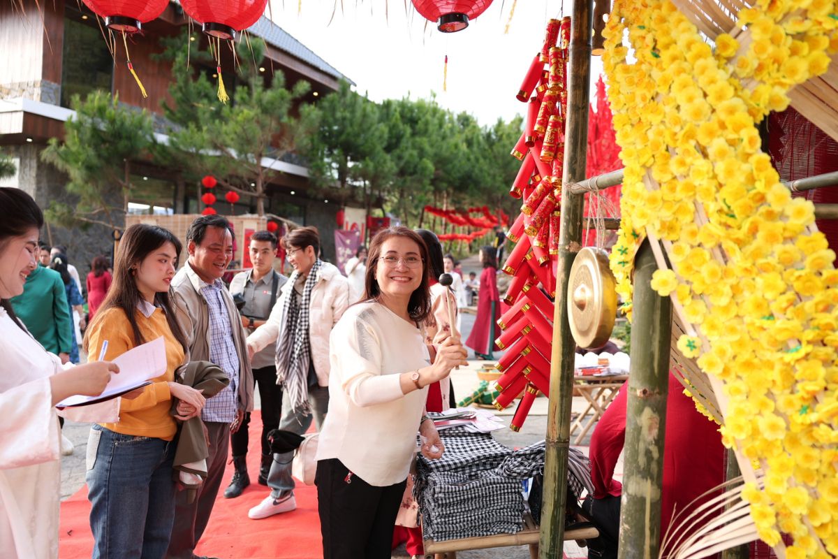 Khoa Lâm Group chào đón cư dân về "Làng"