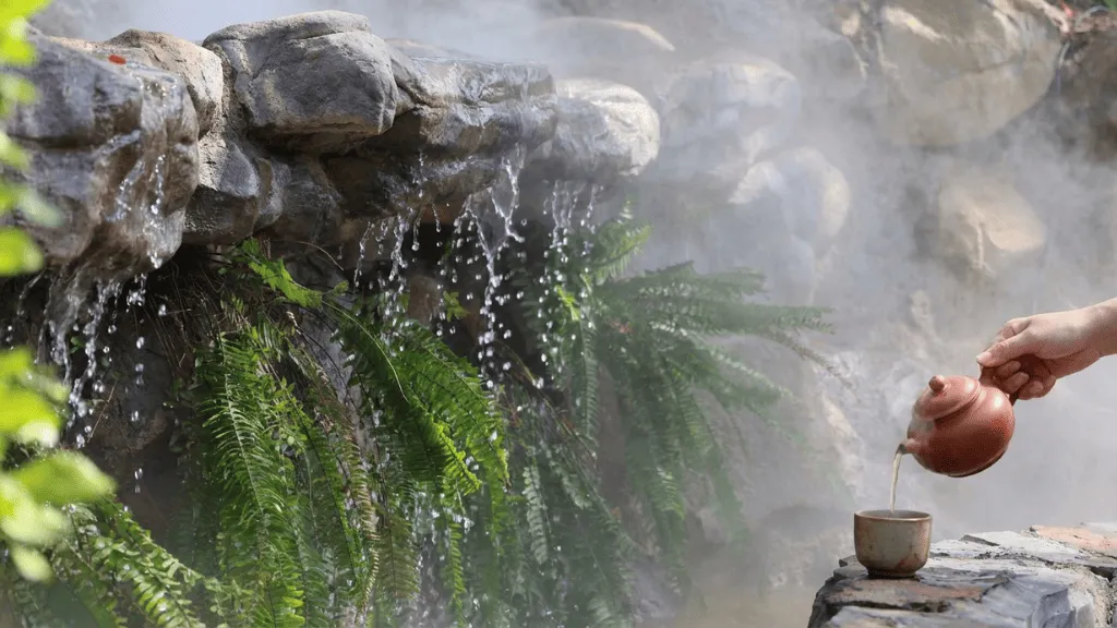 Ly trà nóng nhìn ra thung lũng mây đại ngàn.